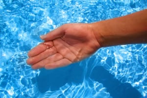 hand in water